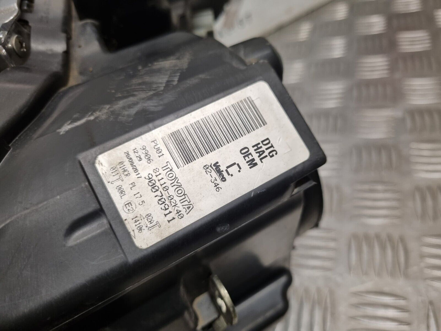 TOYOTA AURIS 2015-2018 MK2 FACELIFT DRIVERS FRONT HALOGEN HEADLIGHT 81110-02K40