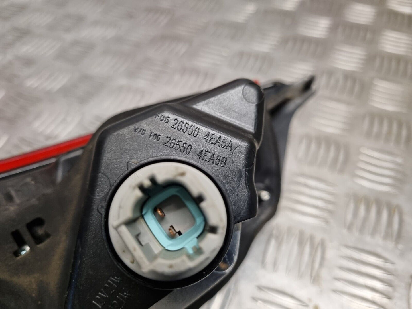 NISSAN QASHQAI J11 2014-2017 PRE-FACELIFT DRIVERS SIDE REAR INNER TAILGATE LIGHT