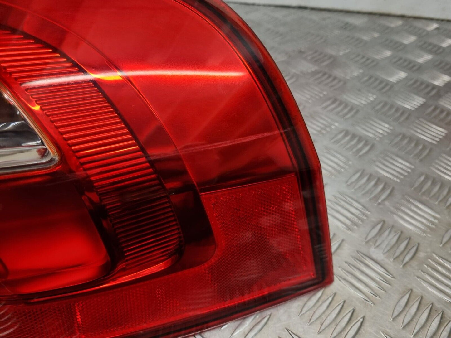 KIA RIO (UB) MK3 2011-2017 GENUINE DRIVERS SIDE REAR OUTER BRAKE LIGHT 92402-1W2