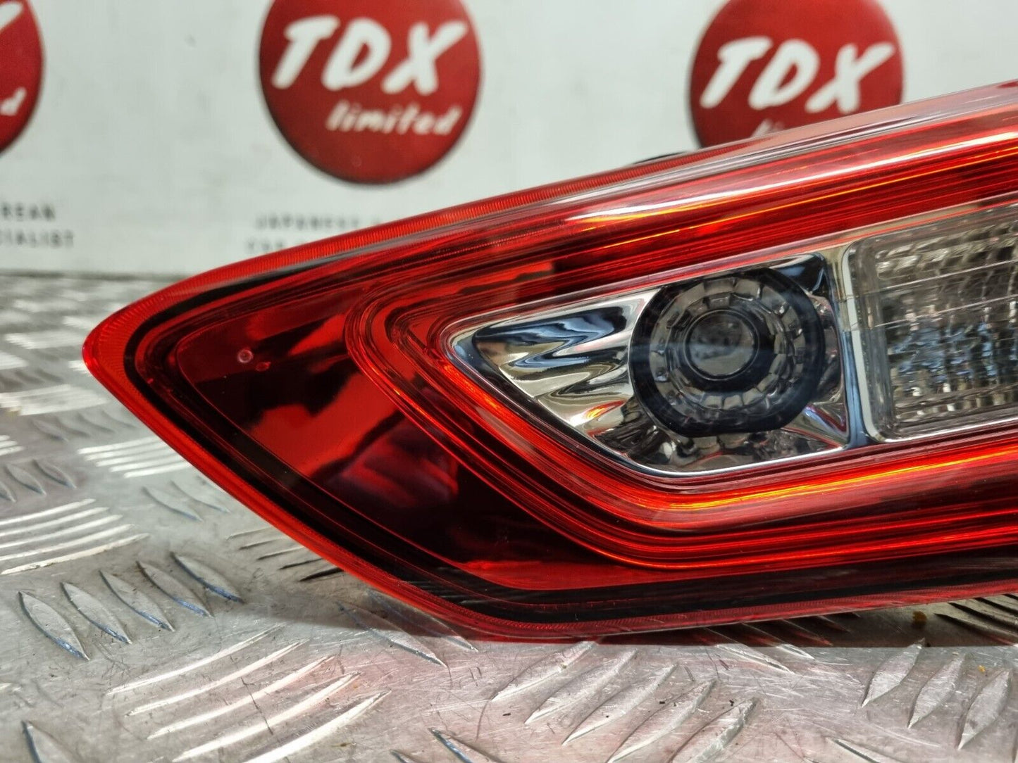 TOYOTA YARIS MK3 2017-2020 FACELIFT GENUINE DRIVERS SIDE REAR LED TAILGATE LIGHT