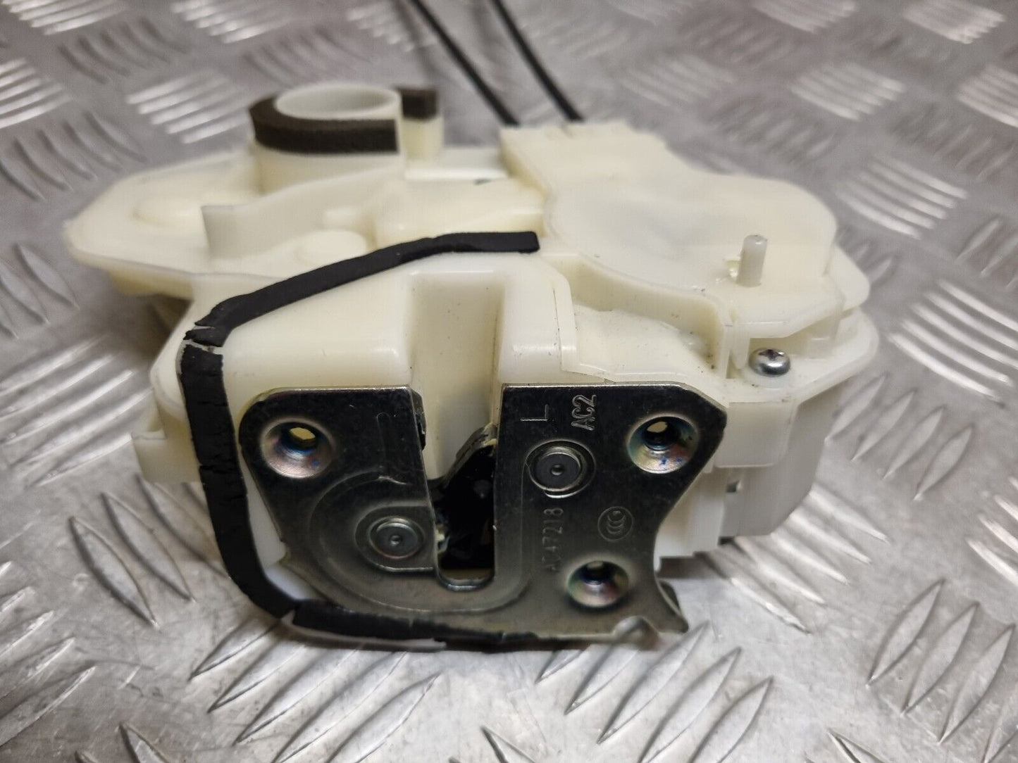 MITSUBISHI OUTLANDER MK3 2013-2019 GENUINE PASSENGERS REAR DOOR LOCK MECHANISM