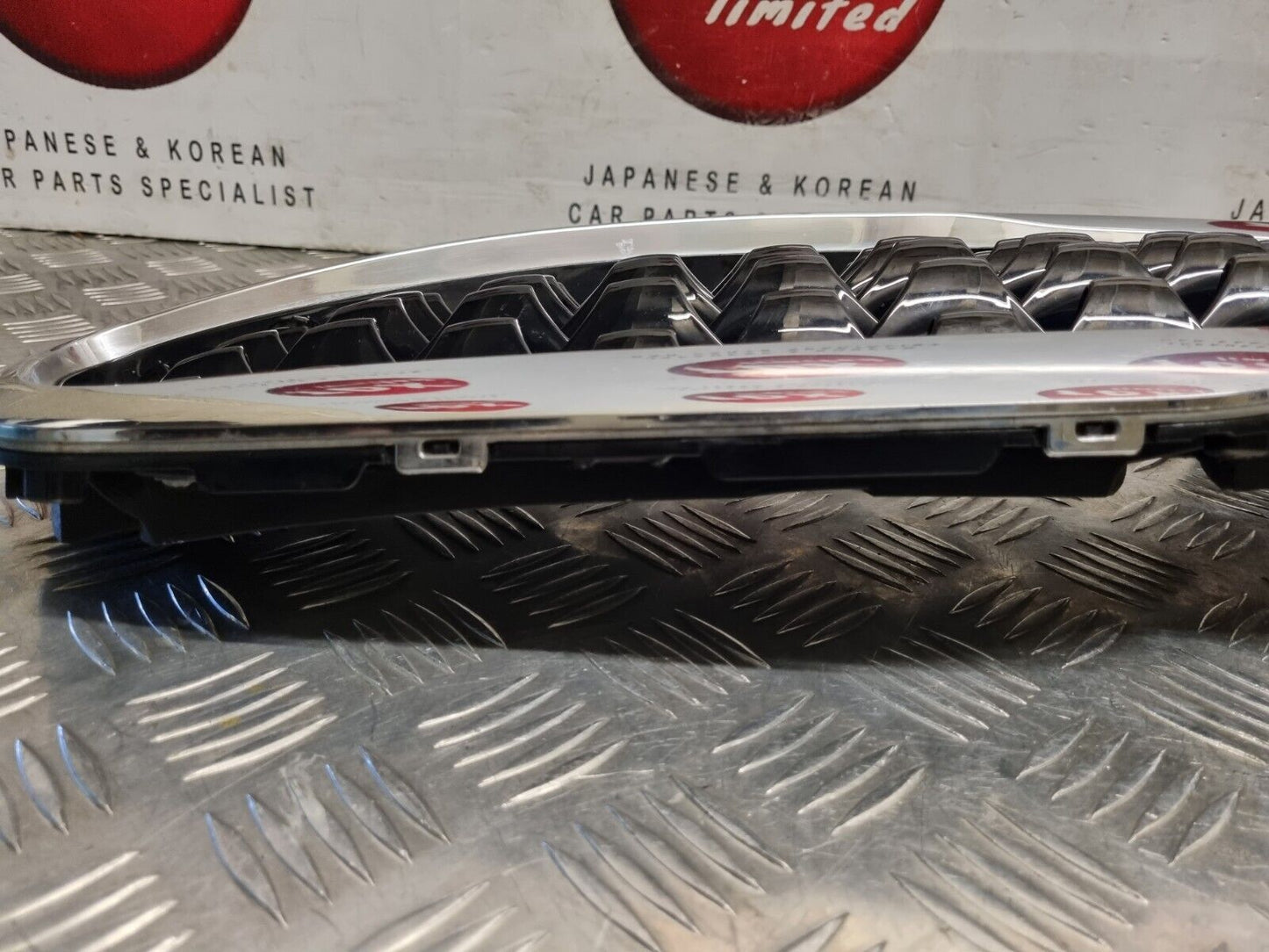 KIA VENGA (YN) 2015-2019 FACELIFT GENUINE FRONT BUMPER CHROME GRILLE 86350-1P500