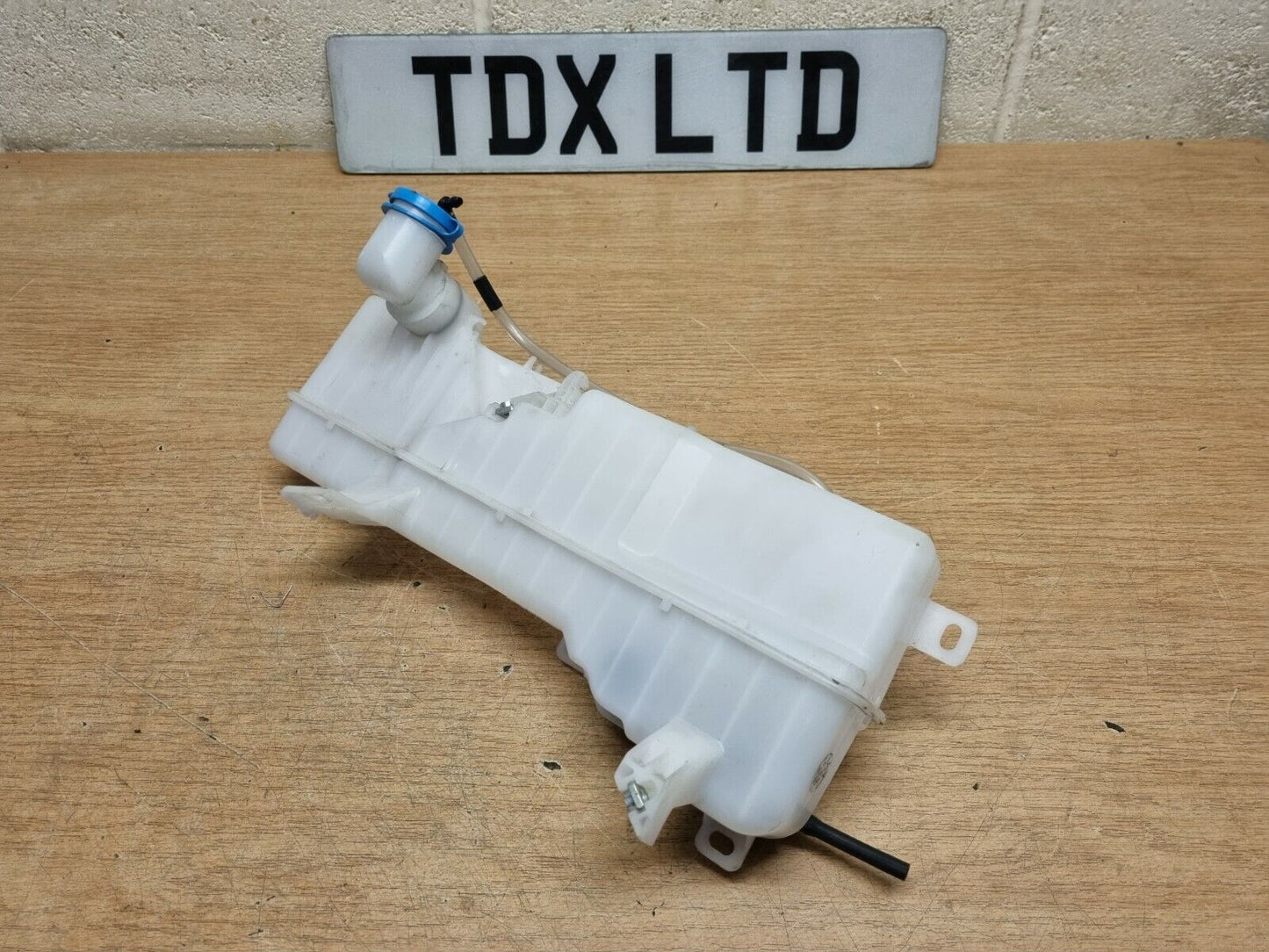 Suzuki Ignis Genuine Windscreen Washer Bottle Tank + Pump Motors 2016-2019