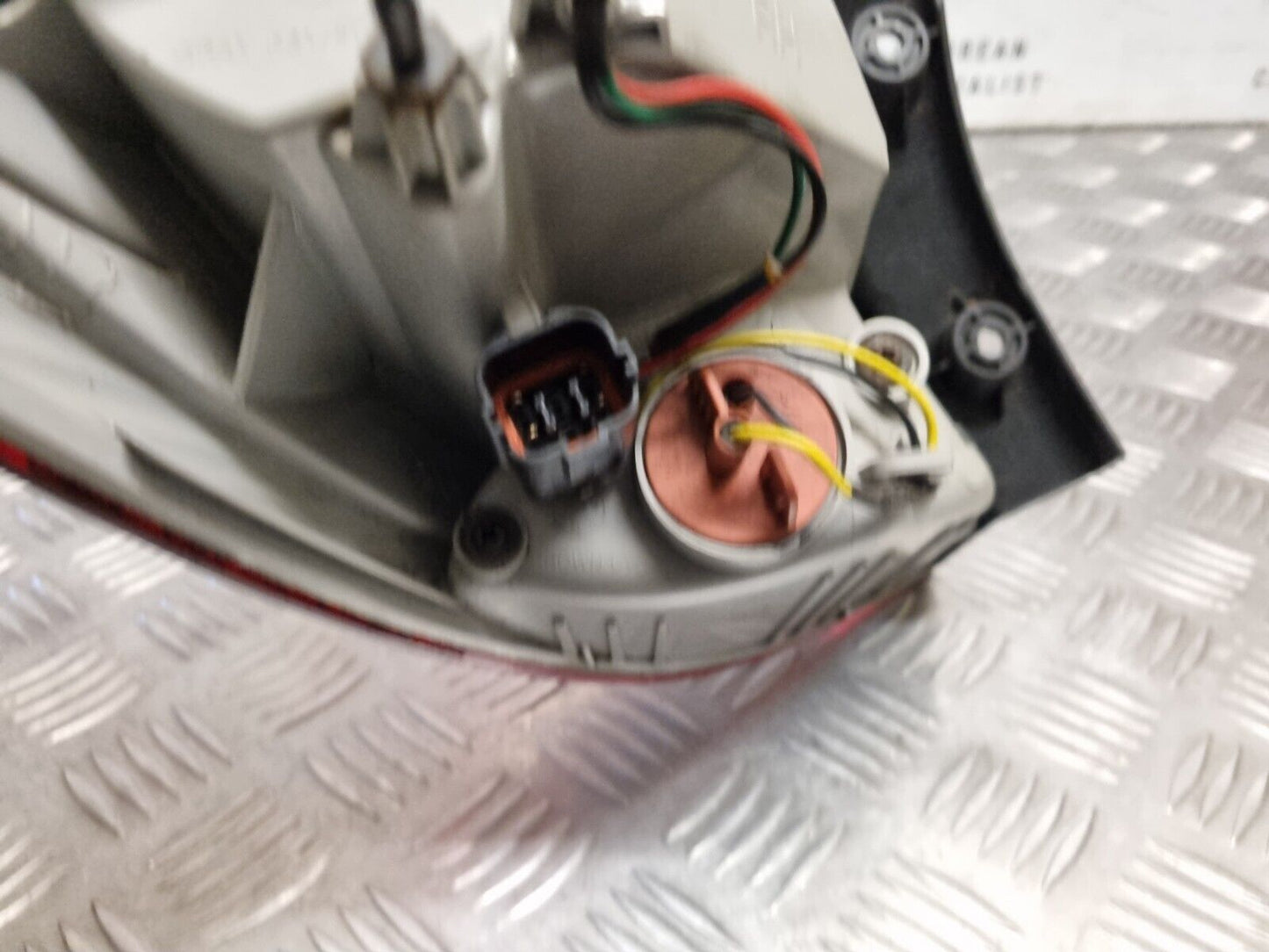 HYUNDAI IX35 EL 2010-2015 GENUINE DRIVERS REAR OUTER BRAKE NON-LED LIGHT LAMP