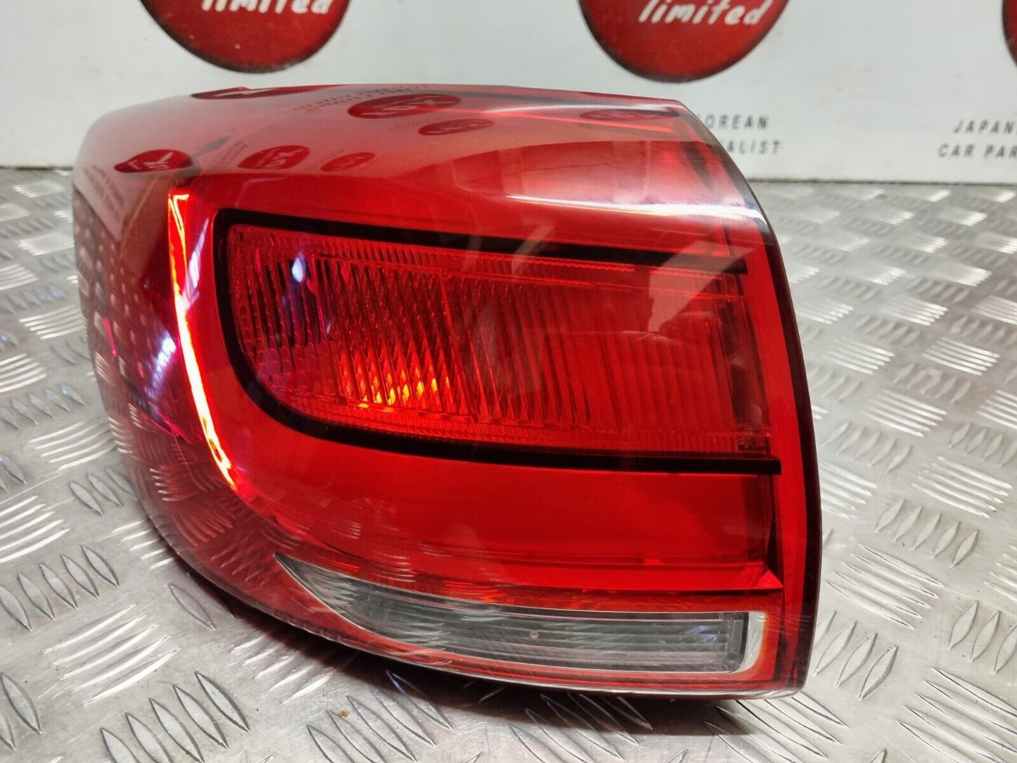 KIA SPORTAGE SL 2013-2015 MK3 FACELIFT GENUINE PASSENGERS SIDE REAR BODY LIGHT