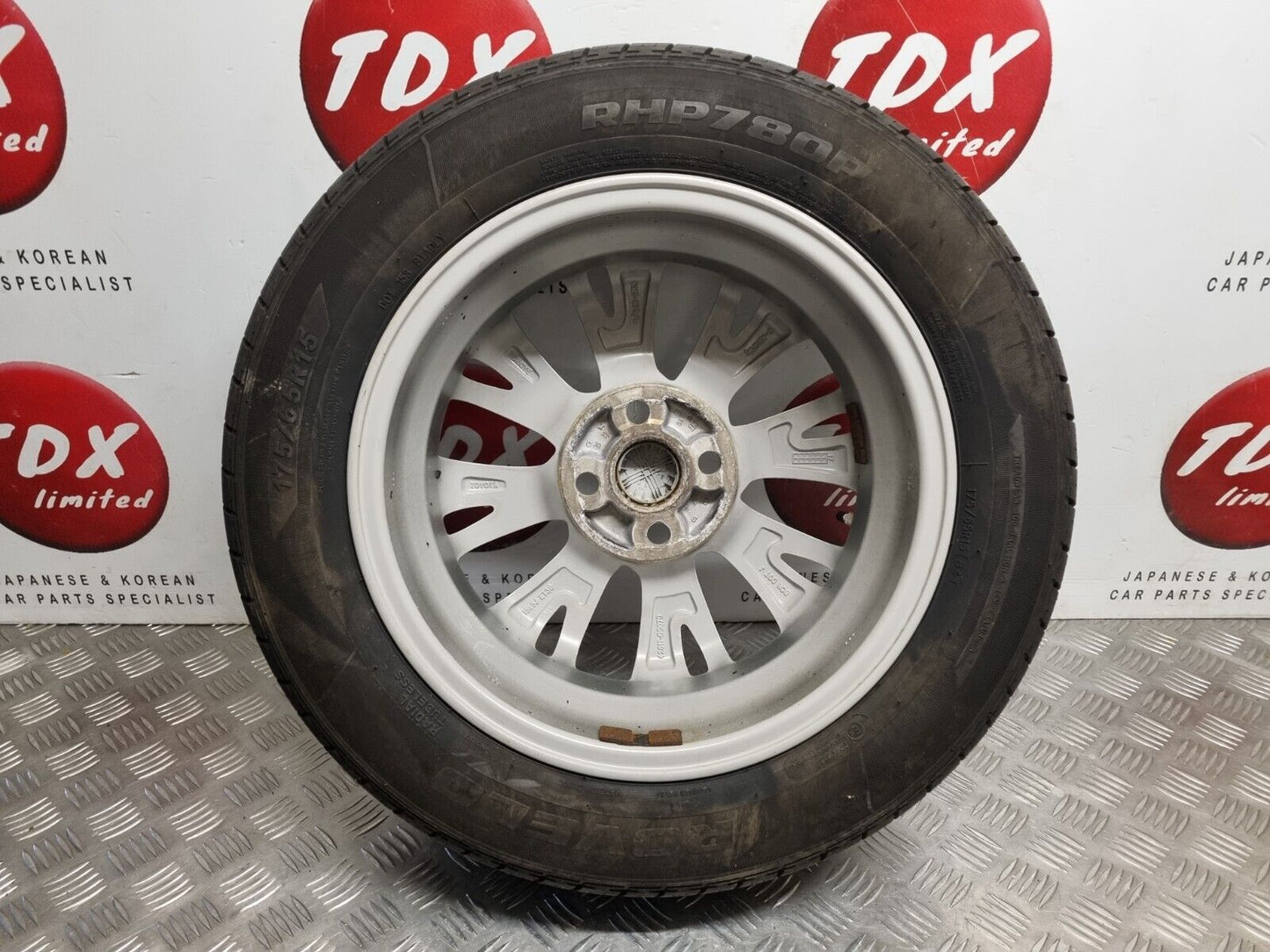 TOYOTA YARIS MK3 2017-2020 15" INCH GREY ALLOY WHEEL 175/65/15 8MM 426110DG70