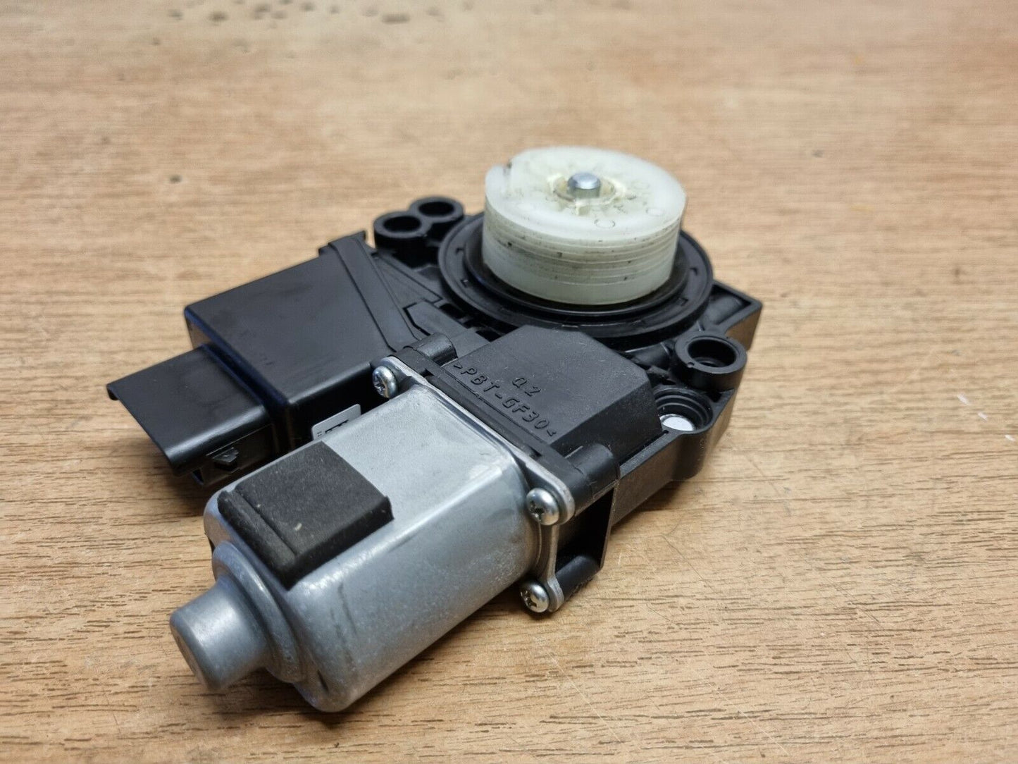 KIA CEED JD MK2 2012-2018 GENUINE FRONT RIGHT WINDOW MOTOR REGULATOR 82460-A2010
