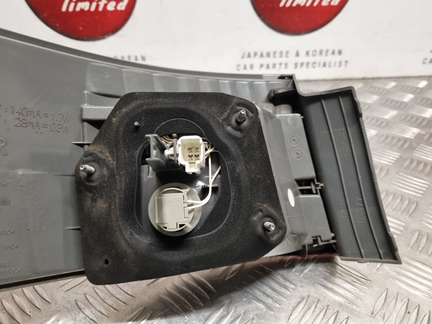 TOYOTA AVENSIS SALOON 2009-2012 T27 PREFACELIFT DRIVERS SIDE REAR OUTER LIGHT