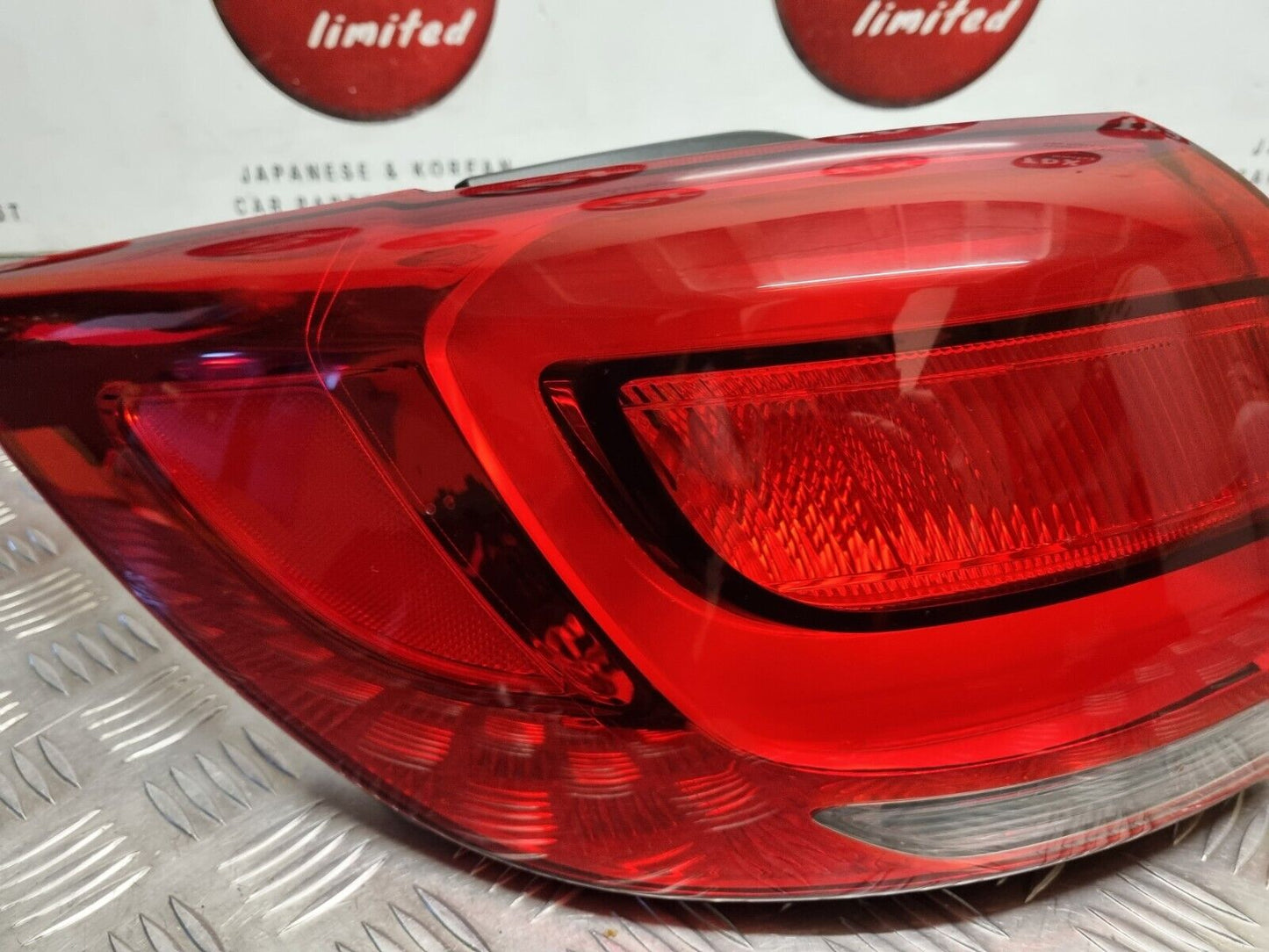 KIA SPORTAGE SL 2013-2015 MK3 FACELIFT GENUINE PASSENGERS SIDE REAR BODY LIGHT
