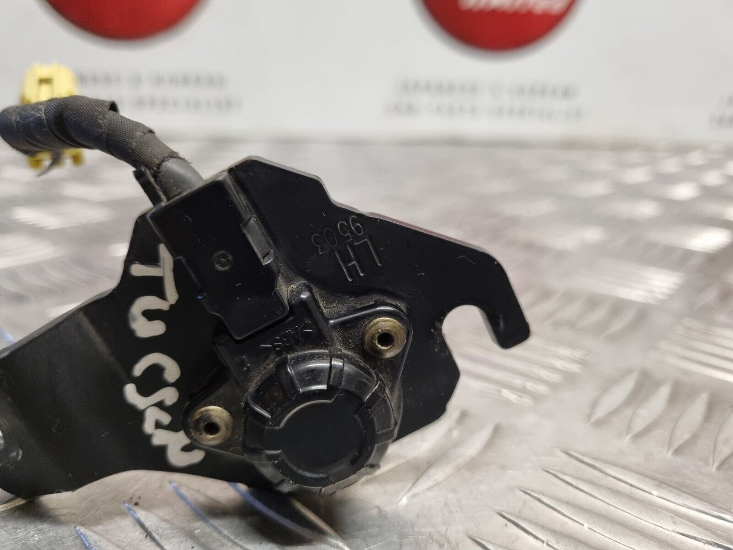 Hyundai Tucson Tl 2015-2020 Passengers Left Bonnet Pyrotechnic Actuator Popper 8
