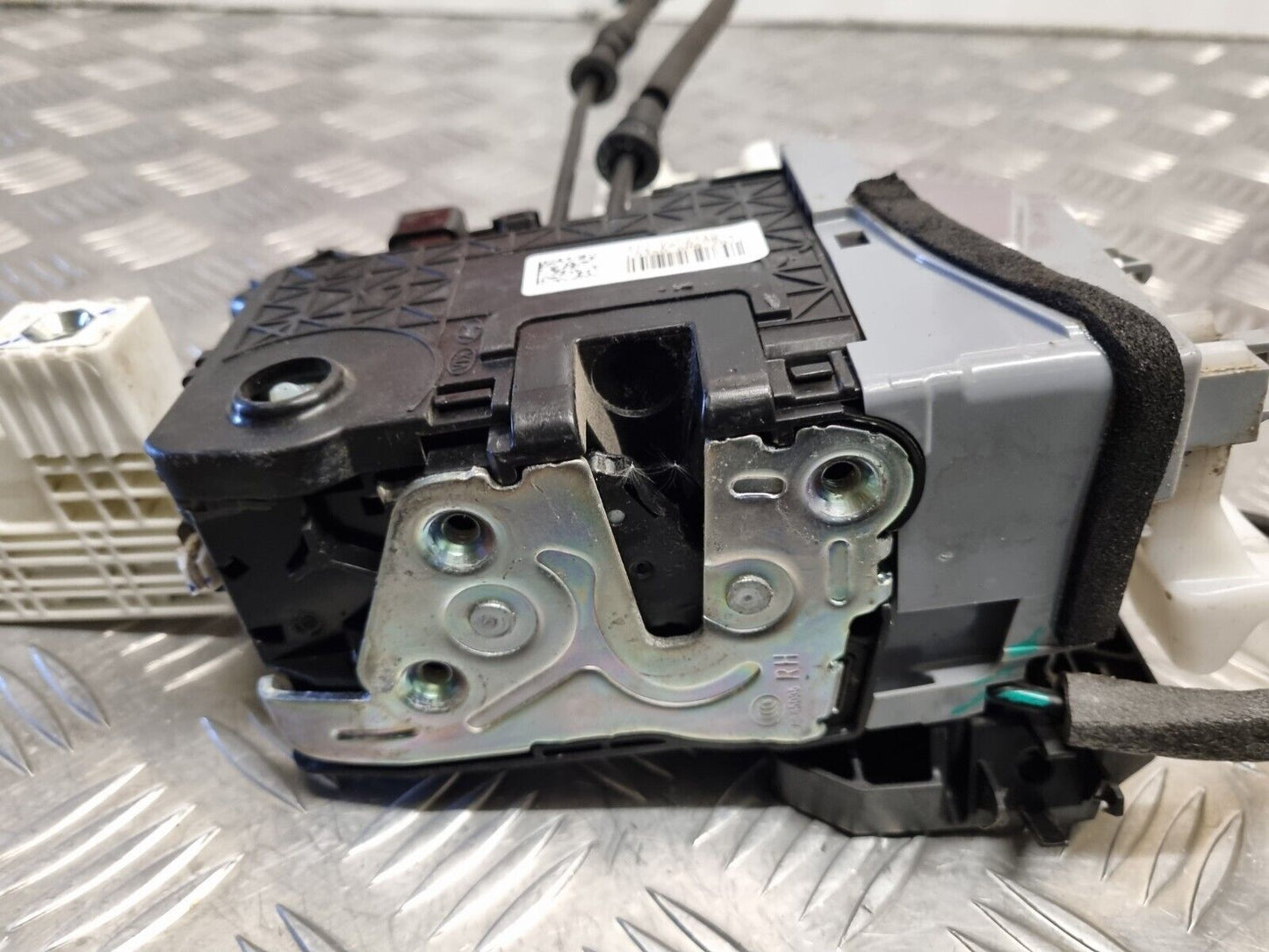 HYUNDAI TUCSON TLE 2018-2020 GENUINE DRIVERS FRONT DOOR LOCK MECH 81320-D7110