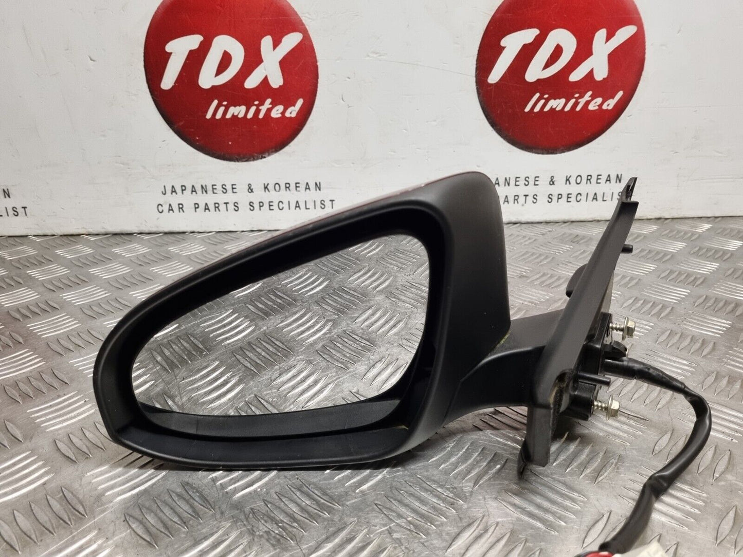 TOYOTA YARIS MK3 2012-2017 GENUINE PASSENGERS SIDE MANUAL FOLD MIRROR RED 3T3
