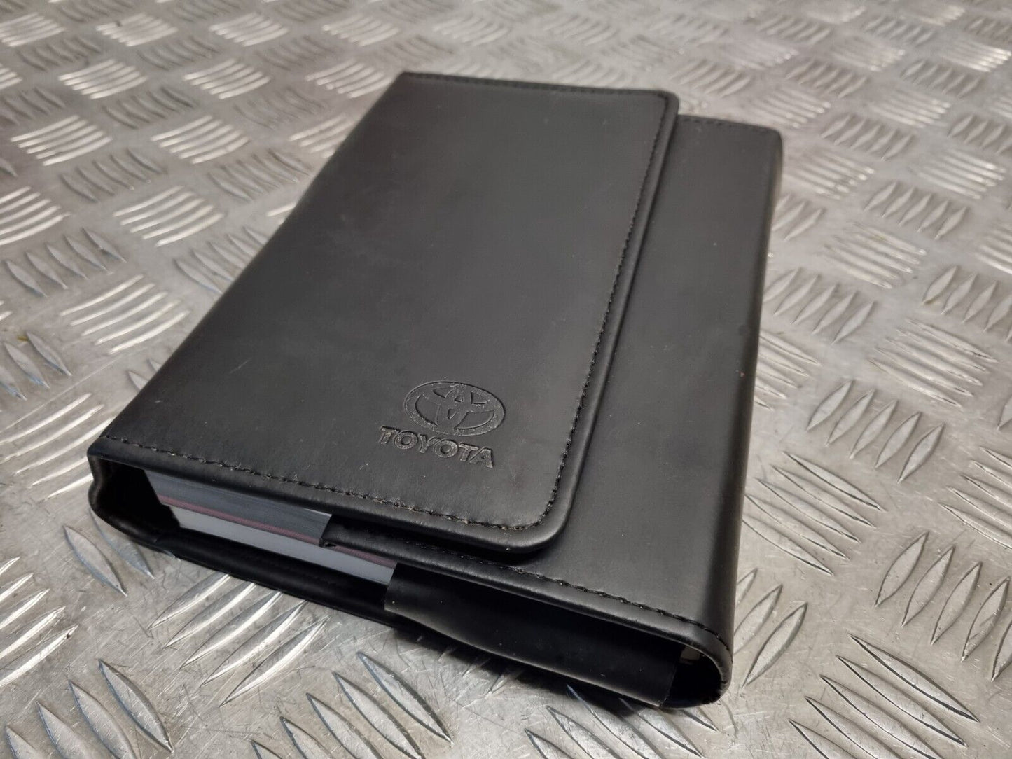 TOYOTA AURIS HYBRID 2010-2012 GENUINE OWNERS MANUAL HANDBOOK PACK WALLET BOOK
