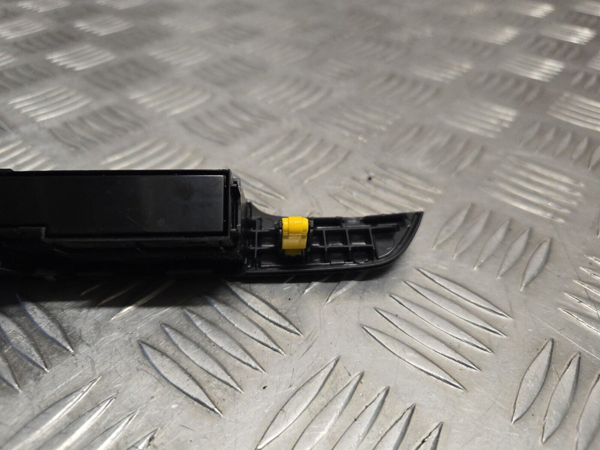 Hyundai Tucson TL MK3 2015-2020 Genuine Hazard Warning Switch Button 93700-D7800 - photo 12 of 12