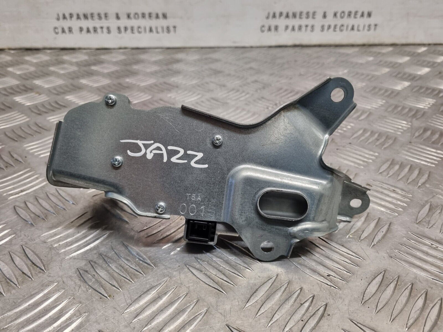 HONDA JAZZ (GK) MK4 2015-2020 GENUINE REAR WINDSCREEN WIPER MOTOR T5A001