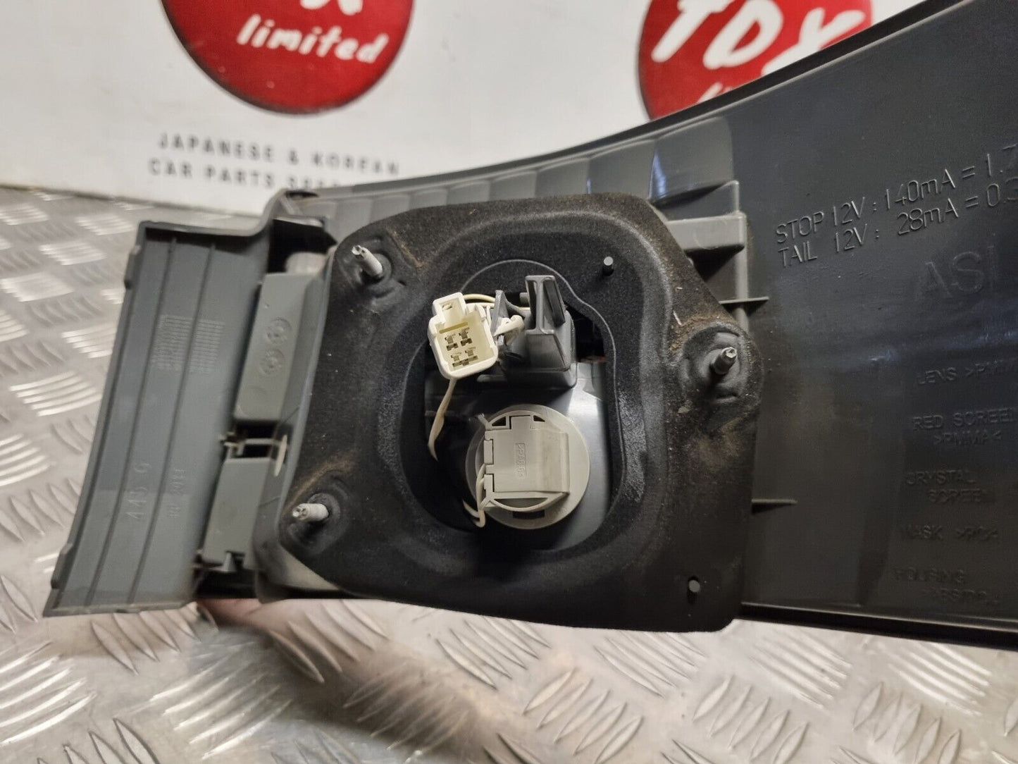 TOYOTA AVENSIS SALOON 2009-2012 T27 PREFACELIFT PASSENGERS SIDE REAR OUTER LIGHT