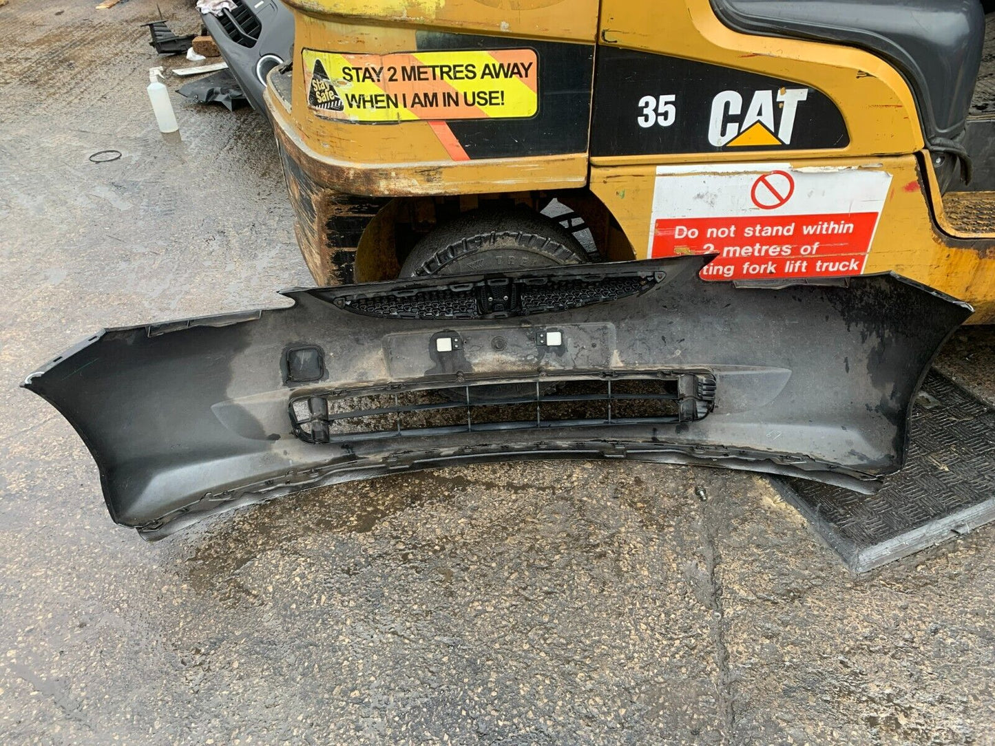 HONDA JAZZ 2003-2006 PRE-FACELIFT GENUINE FRONT BUMPER IN BLACK