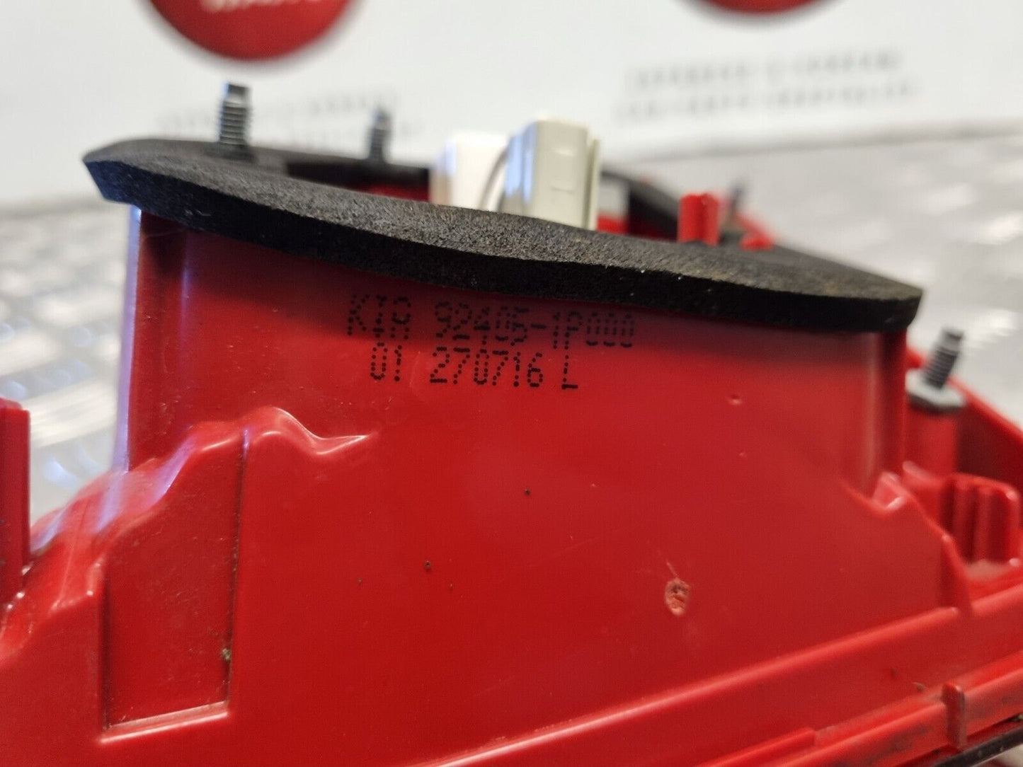 KIA VENGA 2010-2015 PREFACELIFT GENUINE PASSENGER SIDE REAR INNER TAILGATE LIGHT