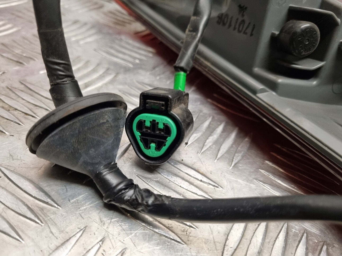 HYUNDAI I40 SALOON 2015-2019 FACELIFT PASSENGERS SIDE REAR LED OUTER LIGHT LAMP