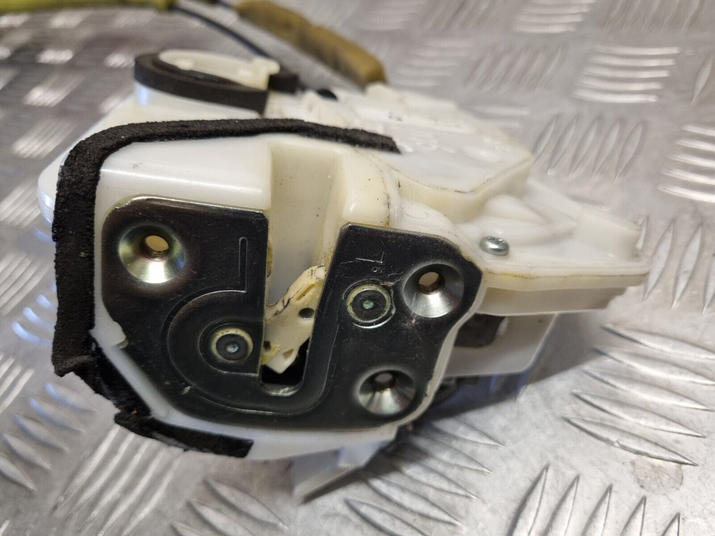 MAZDA 6 (GJ )MK3 2013-2016 GENUINE PASSENGERS FRONT DOOR LOCK MECHANISM + HANDLE