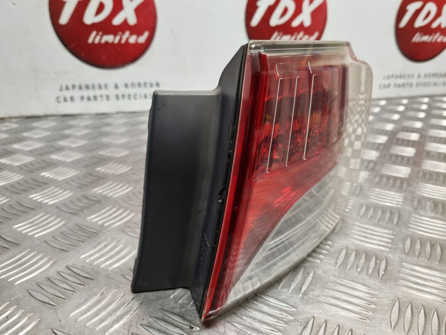 TOYOTA AVENSIS SALOON 2009-2012 T27 PREFACELIFT DRIVERS SIDE REAR OUTER LIGHT