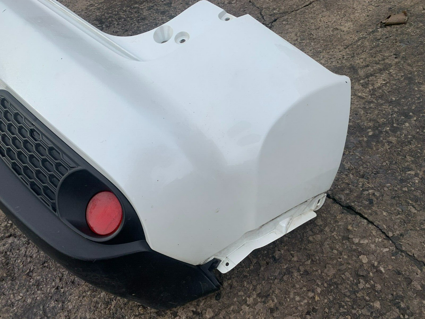 NISSAN JUKE F15 2014-2019 FACELIFT GENUINE REAR BUMPER WHITE