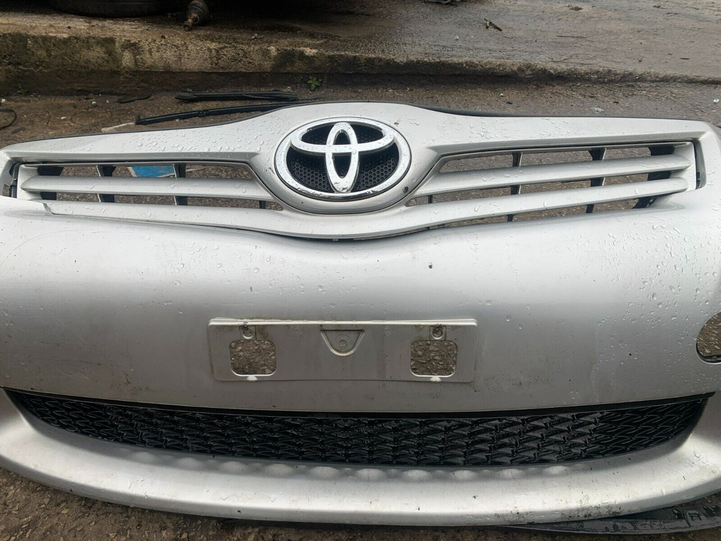 TOYOTA AURIS MK1 2010-2012 NON-HYBRID FACELIFT GENUINE FRONT BUMPER SILVER
