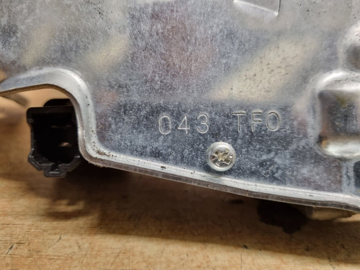 HONDA JAZZ 2009-2015 MK3 GENUINE REAR WIPER MOTOR 3-PIN 043TF0