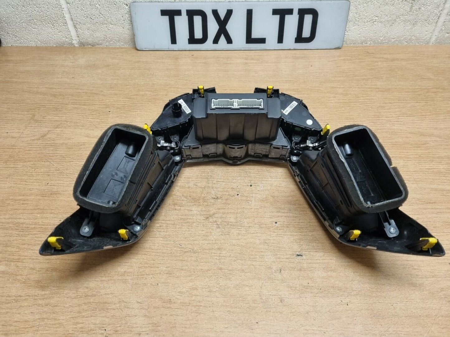 Hyundai Veloster (FS) Heater AC Climate Controls Air Vents 2012-2017 97250-2V220