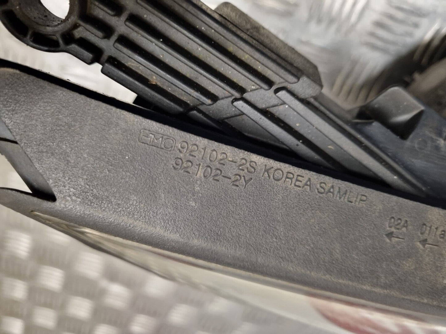 HYUNDAI IX35 2013-2015 FACELIFT DRIVER SIDE FRONT HALOGEN LED HEADLIGHT 92102-2Y