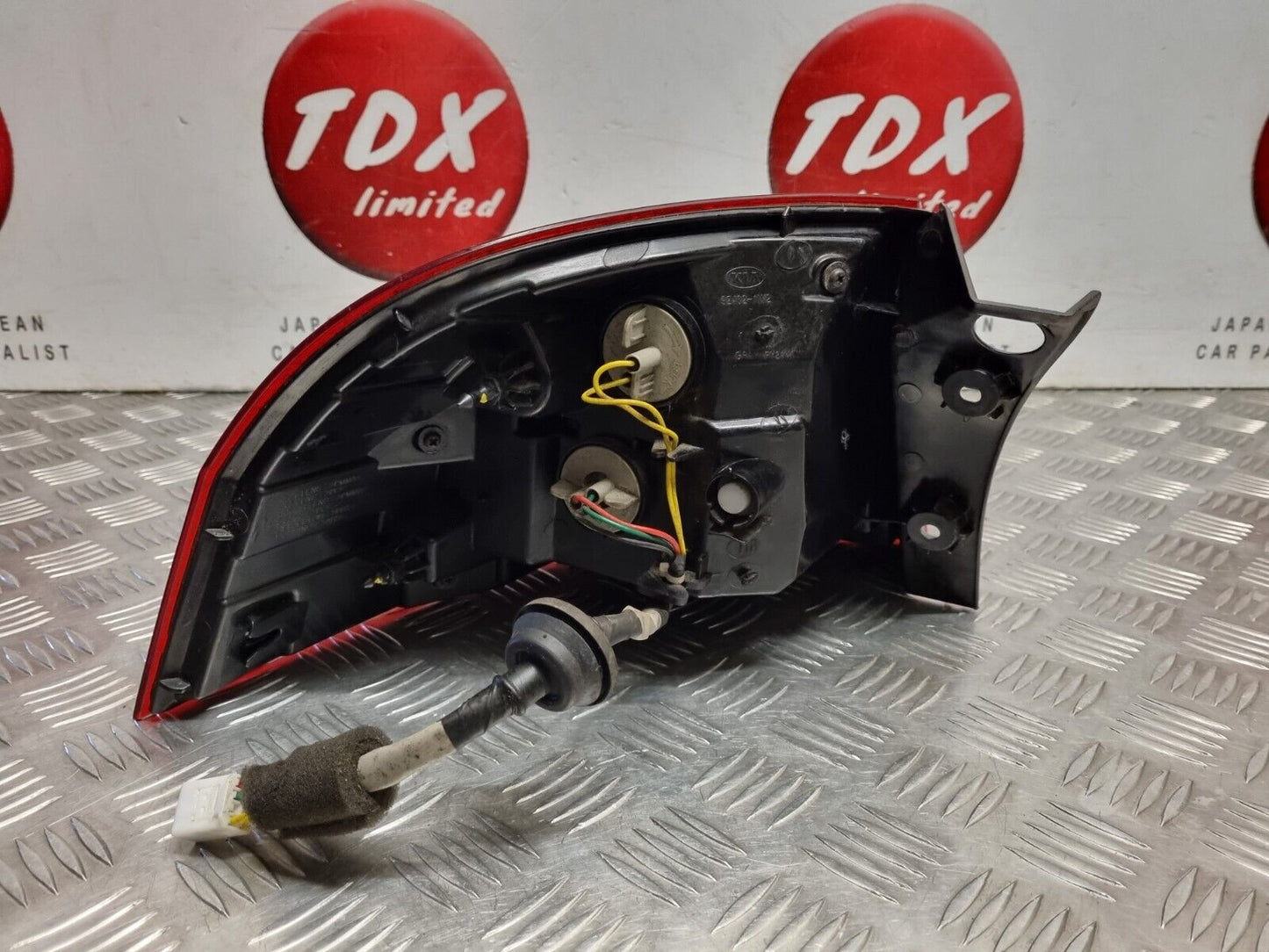 KIA RIO (UB) MK3 2011-2017 GENUINE DRIVERS SIDE REAR OUTER BRAKE LIGHT 92402-1W2