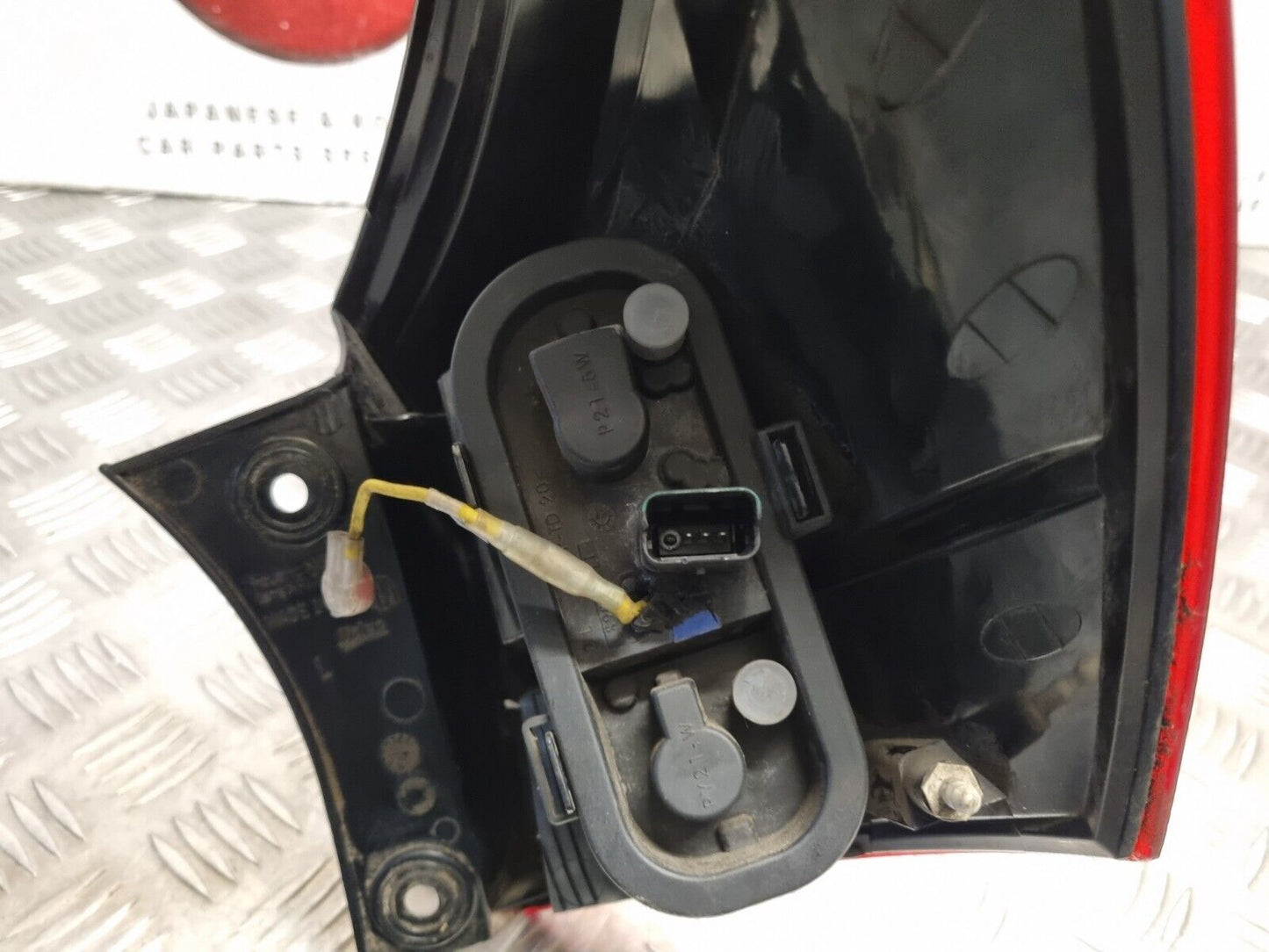 NISSAN QASHQAI J10 2007-2010 PRE-FACELIFT GENUINE PASSENGERS REAR BRAKE LIGHT