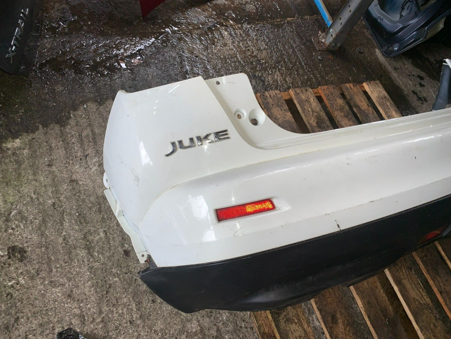 NISSAN JUKE MK1 2010-2014 PRE-FACELIFT GENUINE DIG-T REAR BUMPER WHITE
