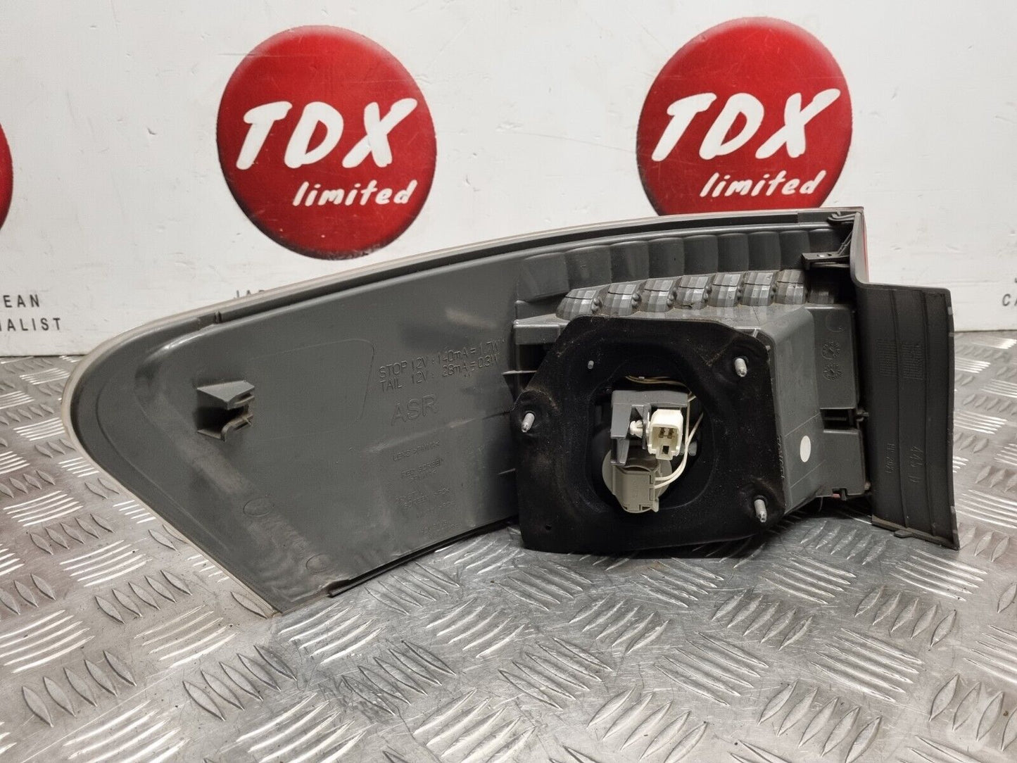 TOYOTA AVENSIS SALOON 2009-2012 T27 PREFACELIFT DRIVERS SIDE REAR OUTER LIGHT