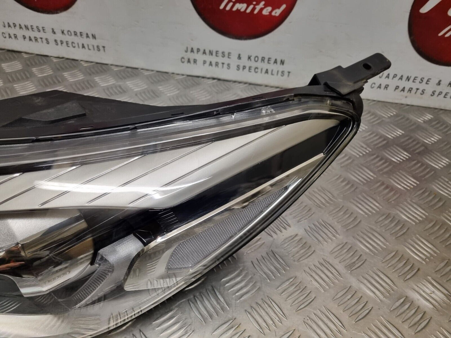 KIA RIO (YB) MK4 2017-2023 GENUINE PASSENGERS SIDE HALOGEN HEADLIGHT 92101-H8