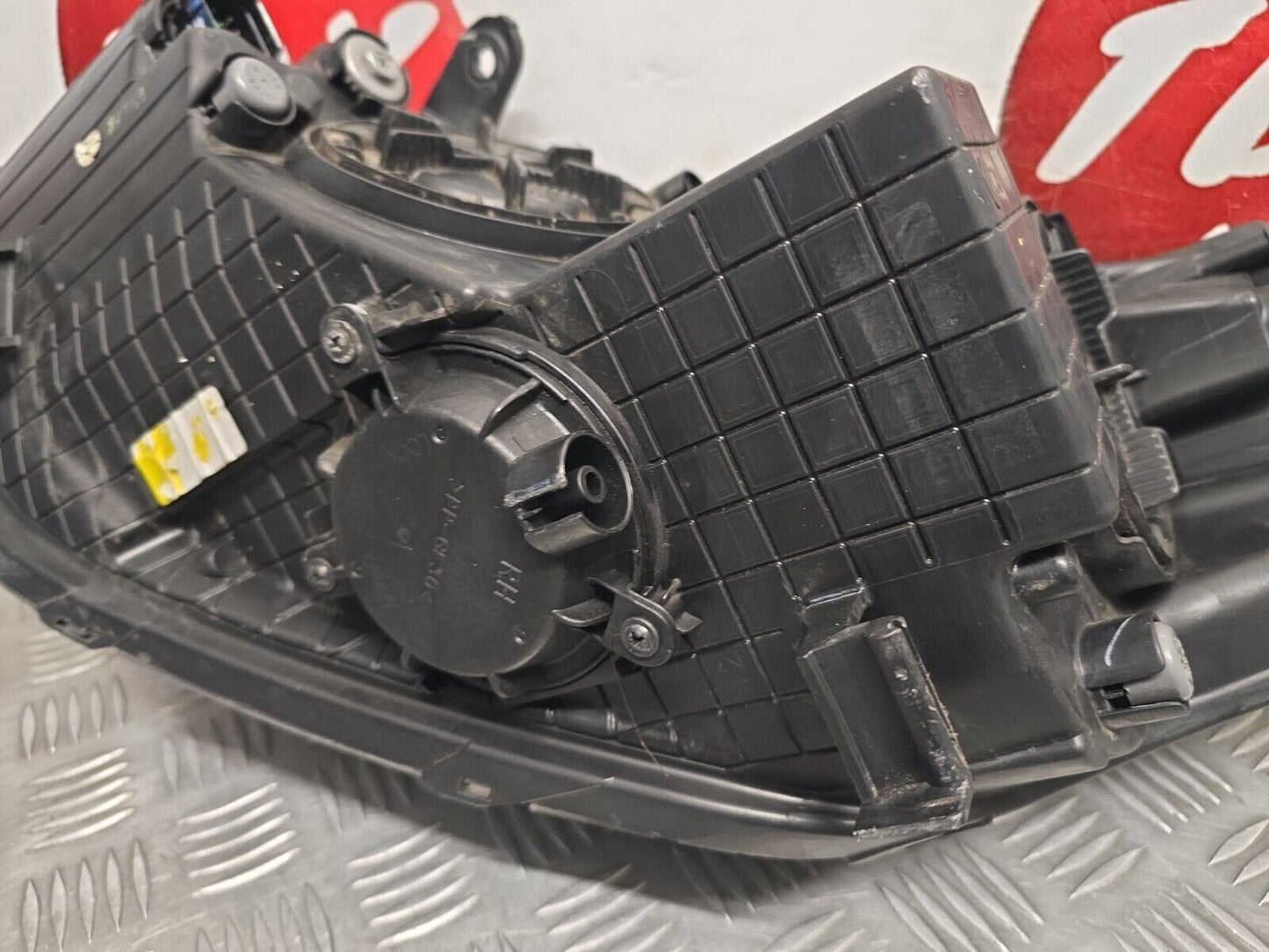 HYUNDAI I30 (GD) MK2 2012-2017 DRIVERS SIDE FRONT HALOGEN HEADLIGHT 92102-A6070