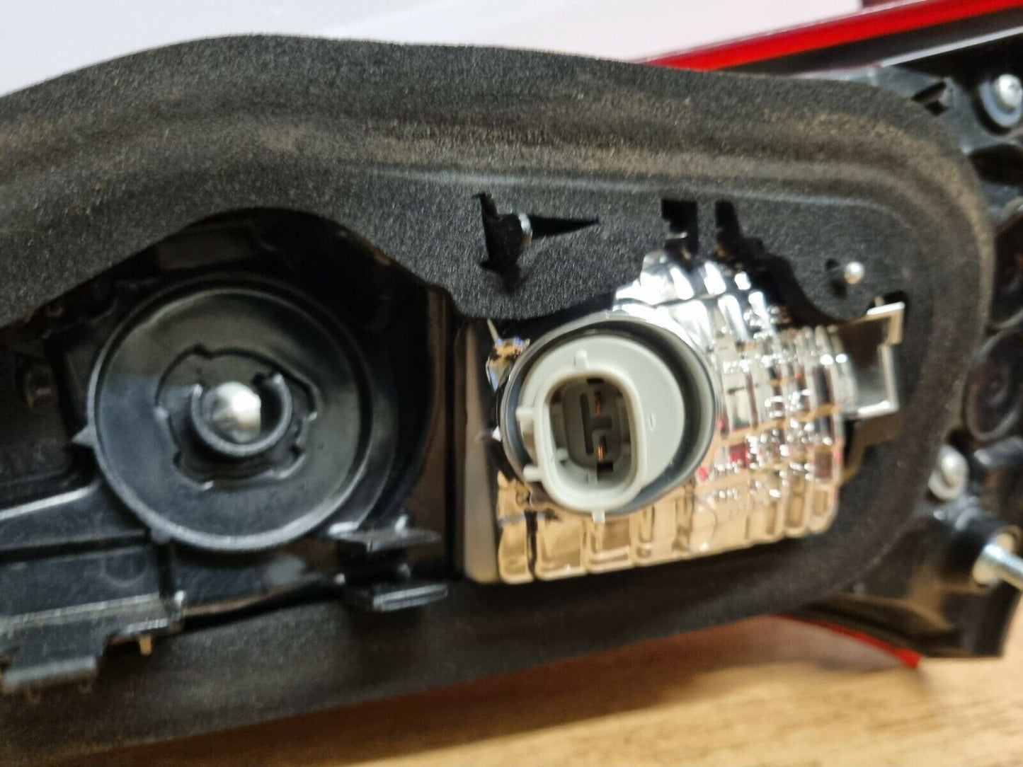 TOYOTA YARIS MK3 2017-2020 FACELIFT GENUINE PASSENGERS REAR TAILGATE LED LIGHT