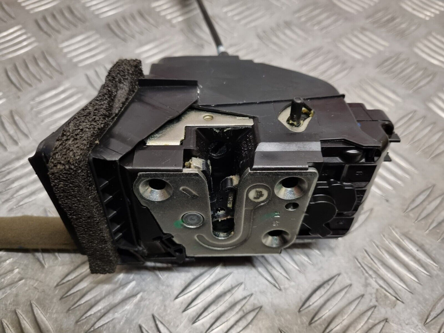 NISSAN JUKE F15 2010-2019 GENUINE PASSENGERS REAR DOOR LOCK MECHANISM + HANDLE