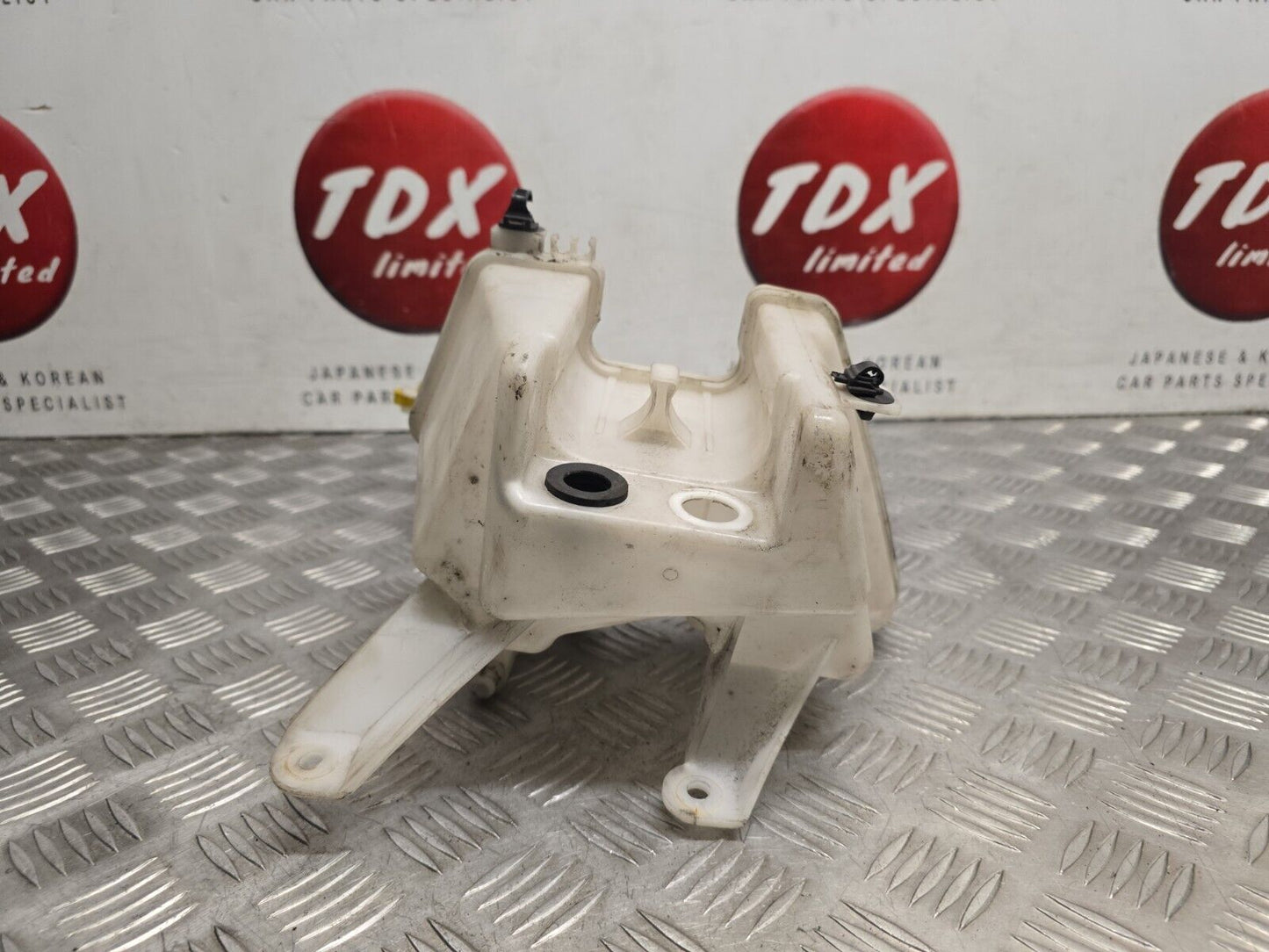 TOYOTA YARIS MK3 2012-2020 GENUINE WINDSCREEN WASHER RESERVOIR TANK BOTTLE