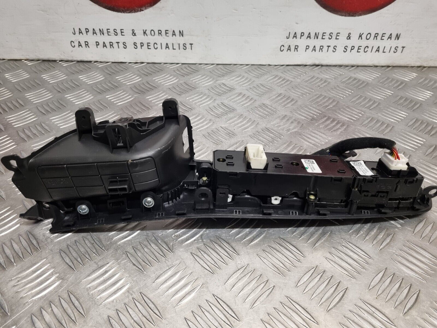 HYUNDAI TUCSON 2015-2018 GENUINE DRIVERS FRONT WINDOW SWITCH PANEL 93570D3600