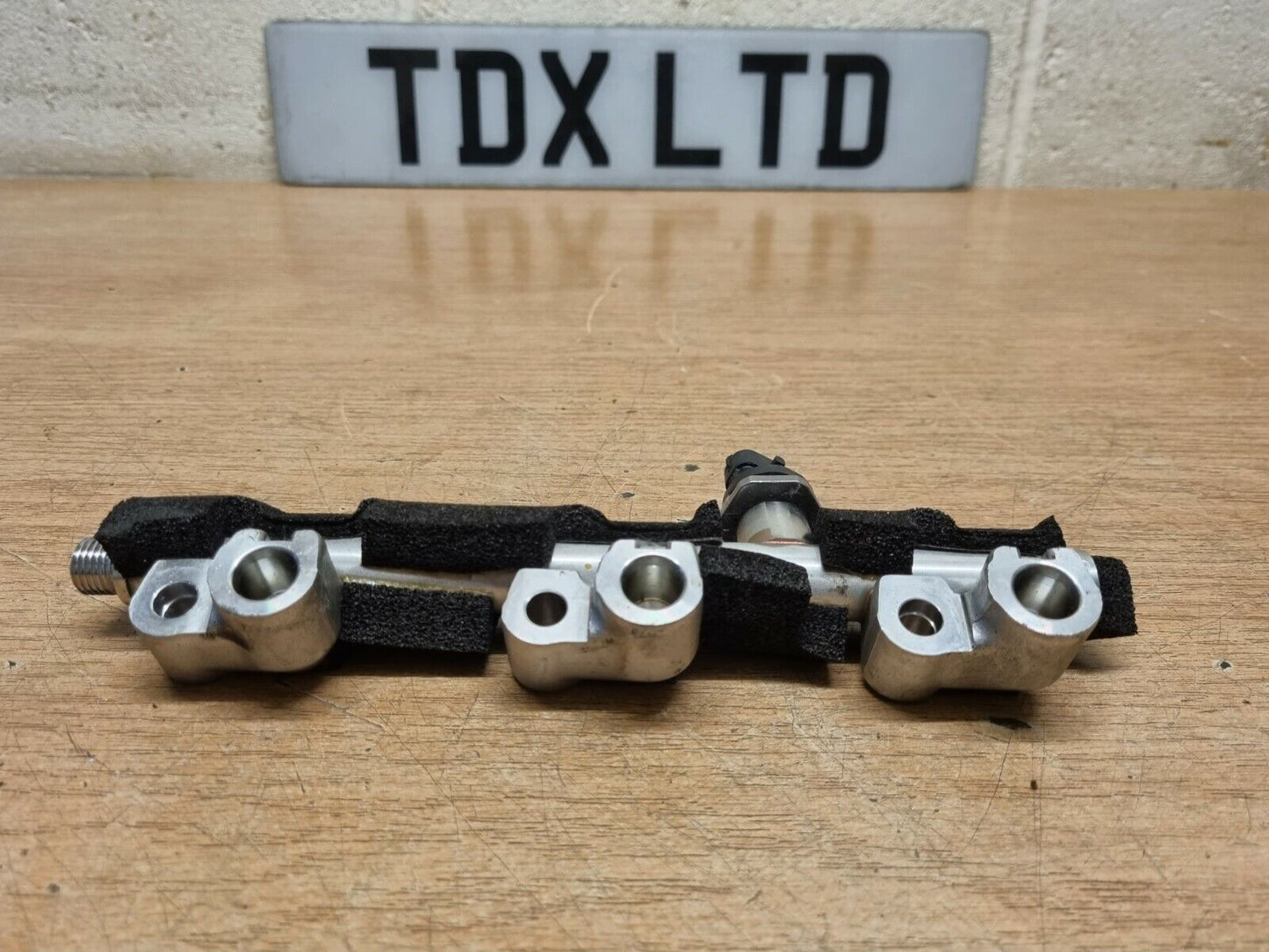 Suzuki Swift 1.0 Petrol Genuine Fuel Injection Rail + Pressure Sensor 2018-2021