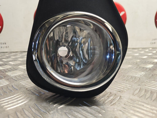 TOYOTA YARIS MK3 2015-2017 GENUINE DRIVERS FRONT FOG LIGHT + COVER 81481-0D260