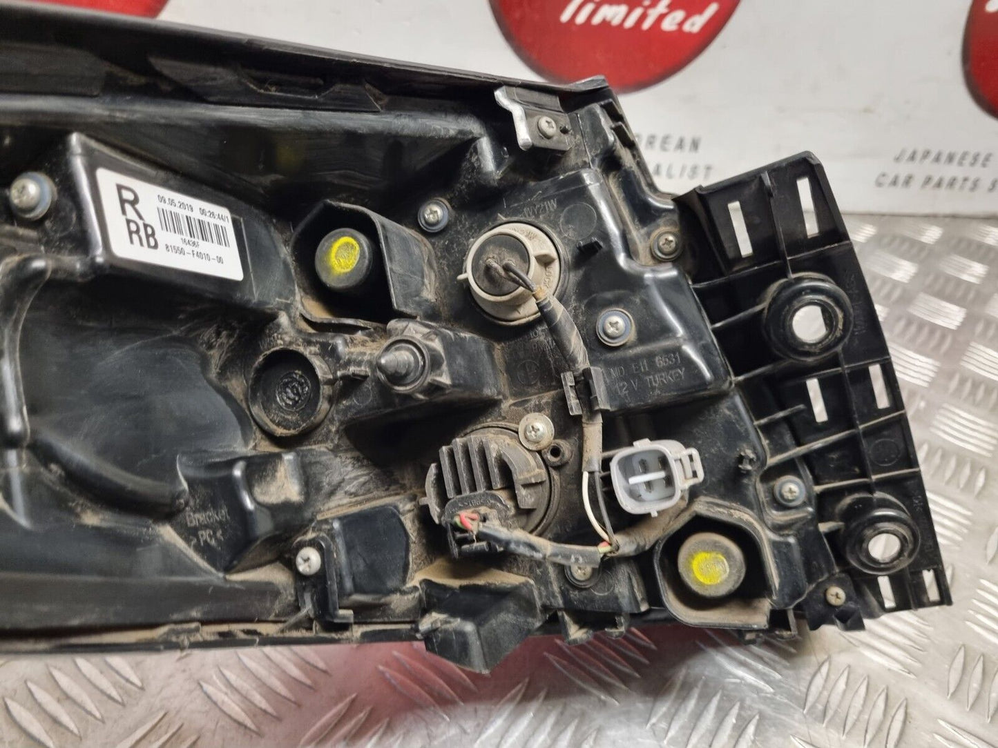 TOYOTA C-HR 2016-2019 PRE-FACELIFT GENUINE DRIVERS REAR OUTER BRAKE LIGHT LAMP
