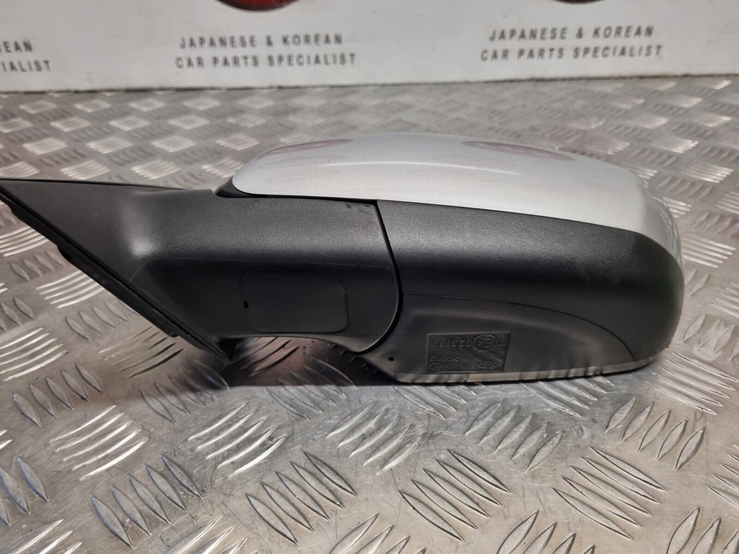 KIA VENGA YN 2010-2019 GENUINE PASSENGERS SIDE MANUAL FOLD WING MIRROR 2R SILVER