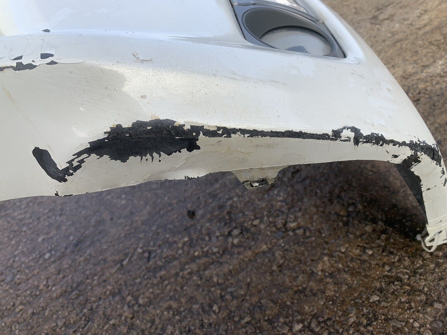 TOYOTA PRIUS 2009-2012 GENUINE FRONT BUMPER IN WHITE
