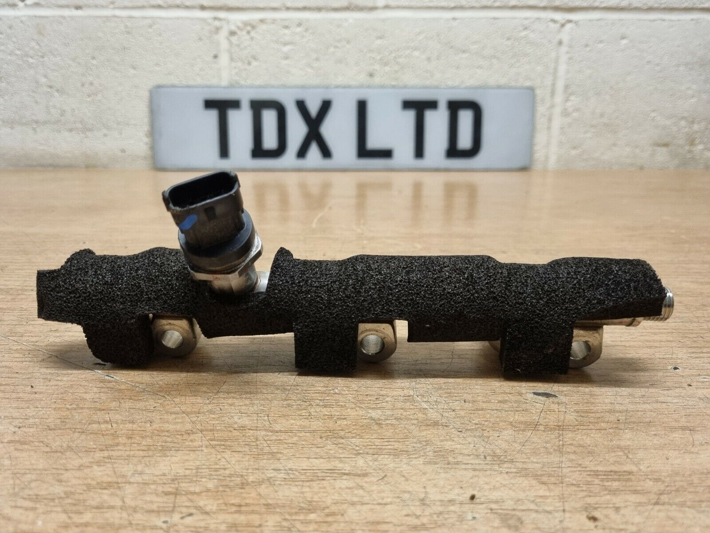 Suzuki Swift 1.0 Petrol Genuine Fuel Injection Rail + Pressure Sensor 2018-2021