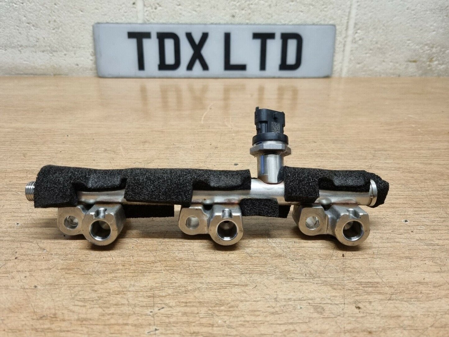 Suzuki Swift 1.0 Petrol Genuine Fuel Injection Rail + Pressure Sensor 2018-2021