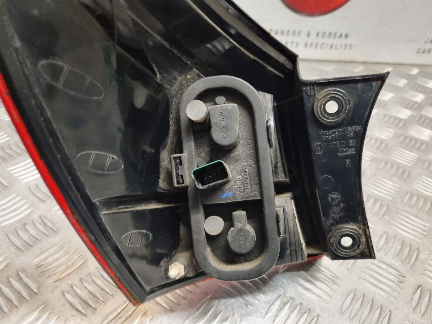 NISSAN QASHQAI J10 2007-2010 PRE-FACELIFT GENUINE DRIVERS REAR OUTER BRAKE LIGHT