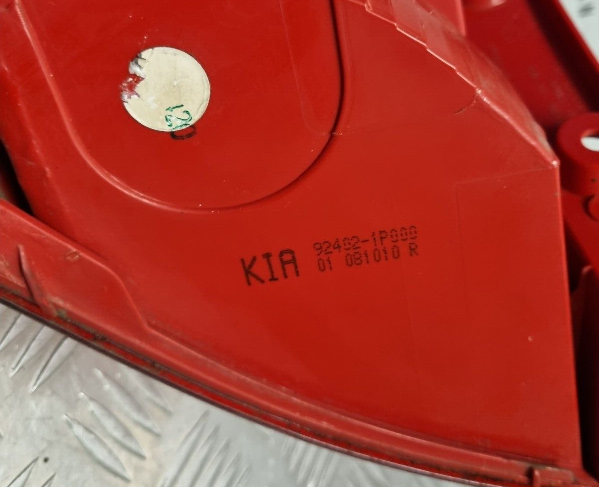 KIA VENGA (YN) 2010-2019 GENUINE DRIVERS SIDE REAR OUTER BRAKE LIGHT 92402-1P000