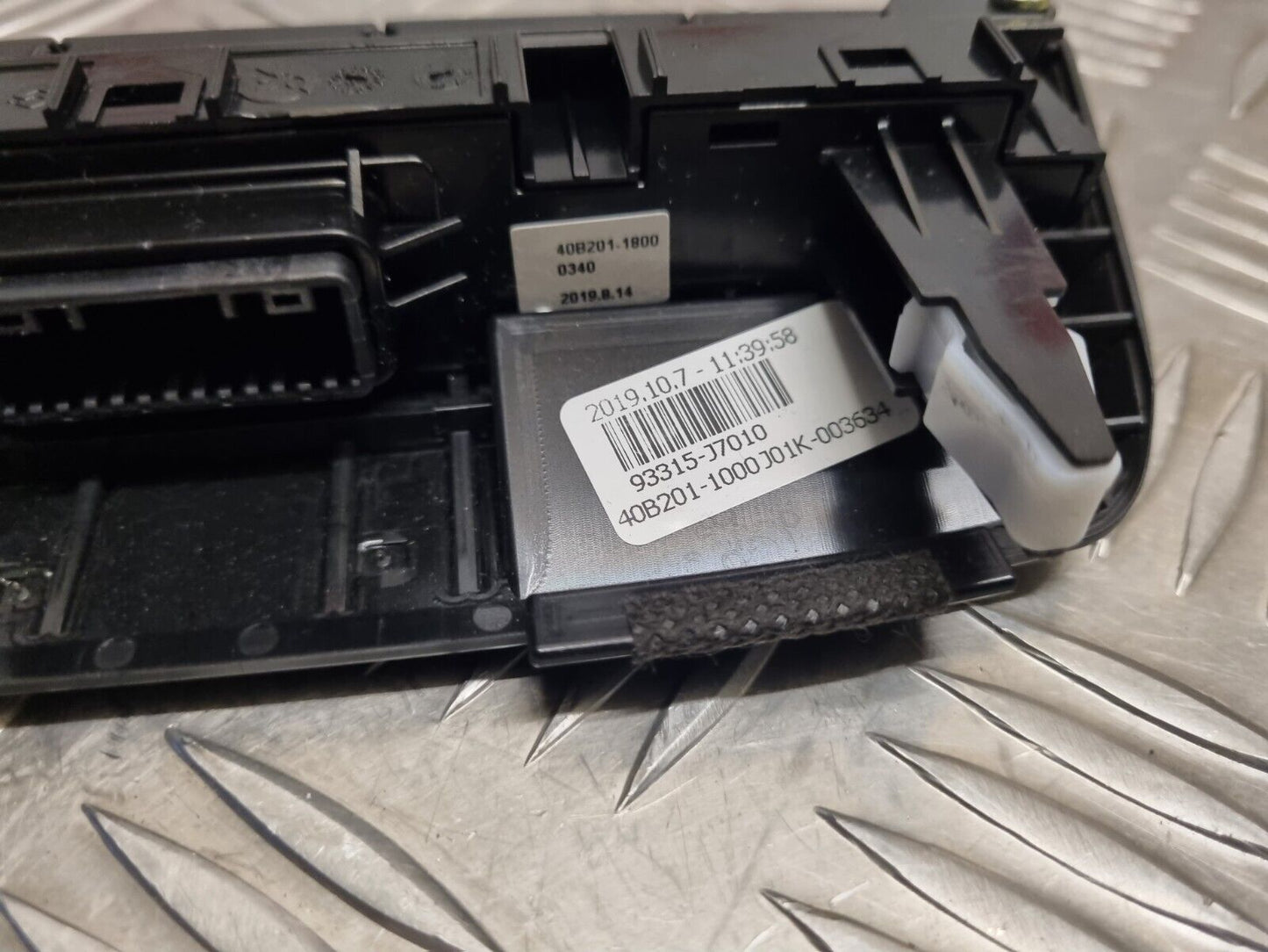 KIA XCEED (CD) 2019-2022 GENUINE HEATED SEATS STEERING SWITCH PANEL 93600J7900WK